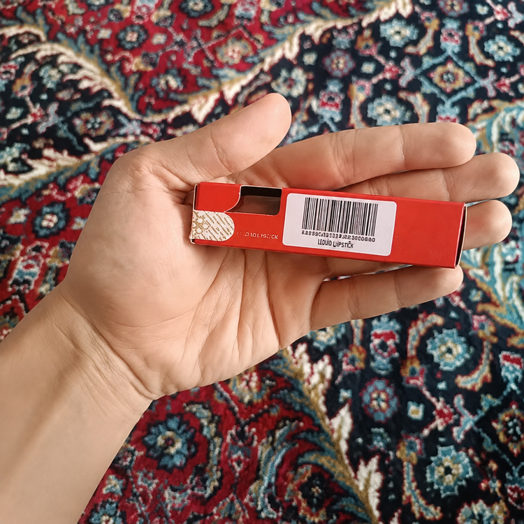 : اندازه و رنگ رژلب مایع LL 02 روی لب یا پشت دست - فروشگاه آلفا شاپ